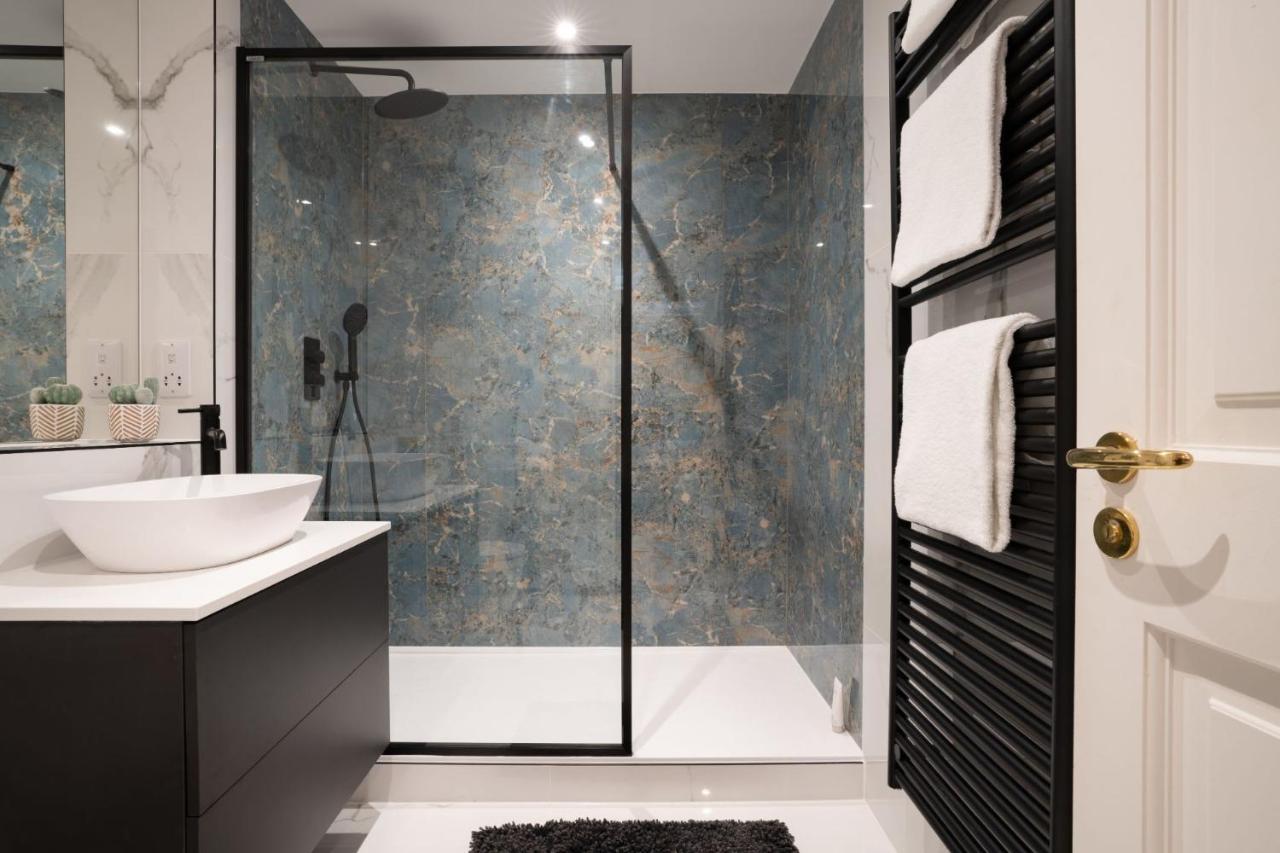 Brand New - Contemporary - 2 Bedroom - 2 Bathroom - Spacious Apartment - Lake Views アンブルサイド エクステリア 写真